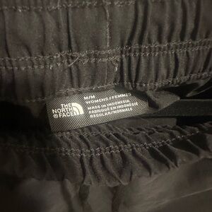 The North Face Women's Black Elastic Waist skirt